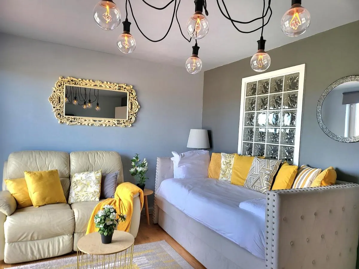 4 Separate Beds, Sleeps 6, Beautiful 2 Bed Apt Edinburgh 0*,  Egyesült Királyság
