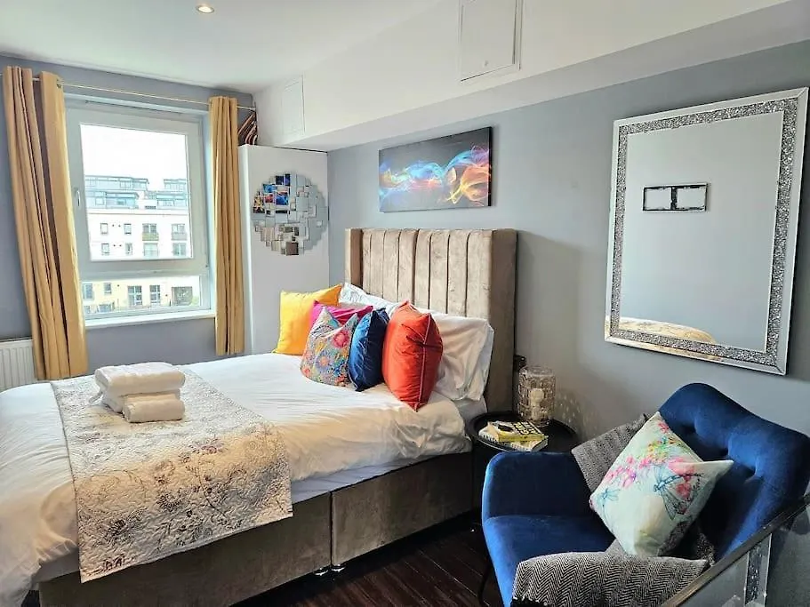 4 Separate Beds, Sleeps 6, Beautiful 2 Bed Apt Edinburgh 0*,  Egyesült Királyság