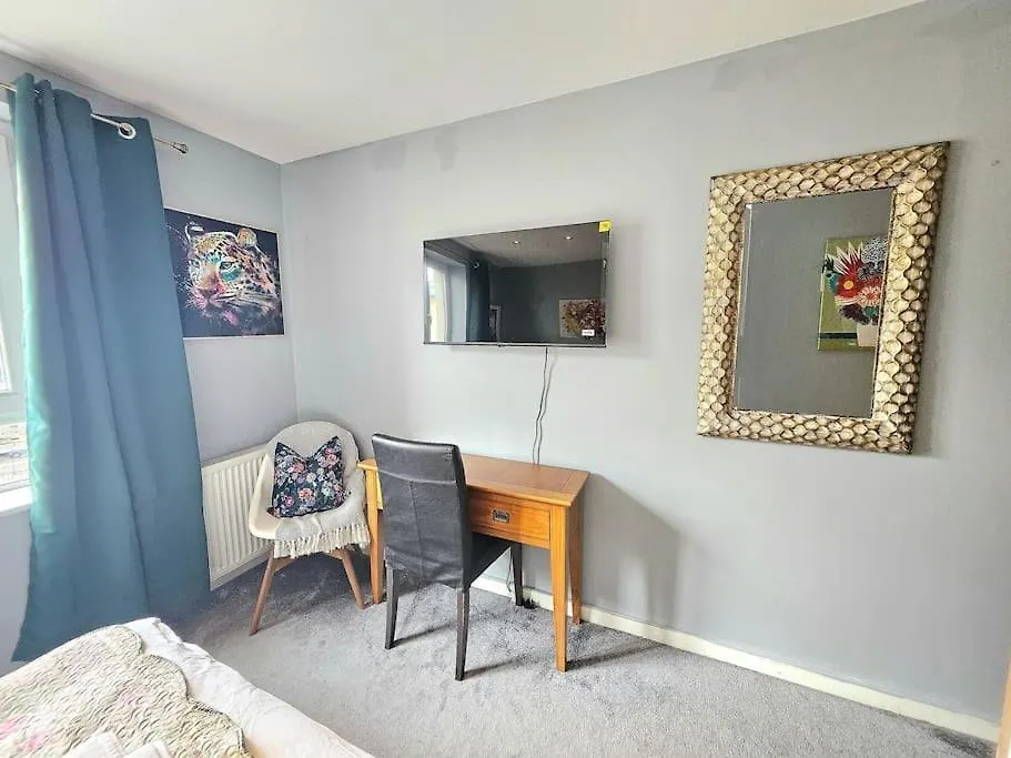4 Separate Beds, Sleeps 6, Beautiful 2 Bed Apt Edinburgh 0*,