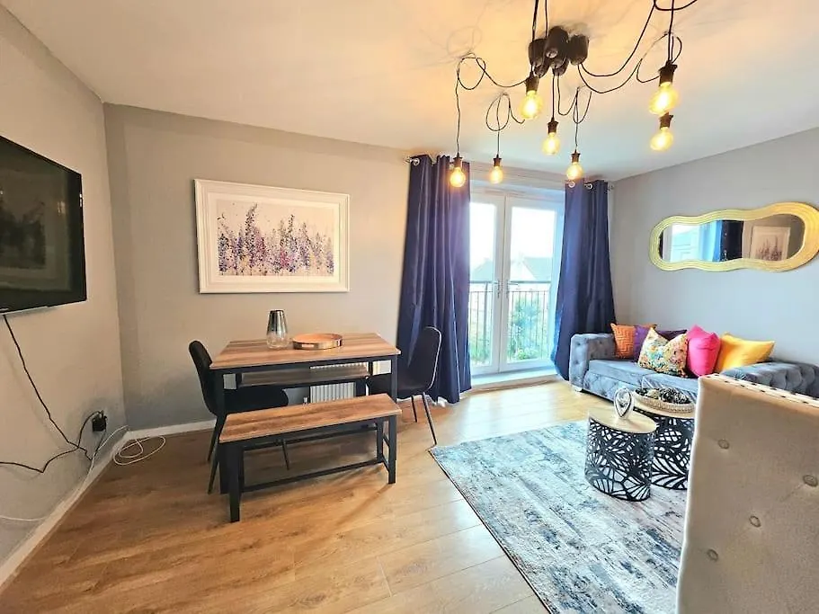 4 Separate Beds, Sleeps 6, Beautiful 2 Bed Apt Edinburgh 0*,