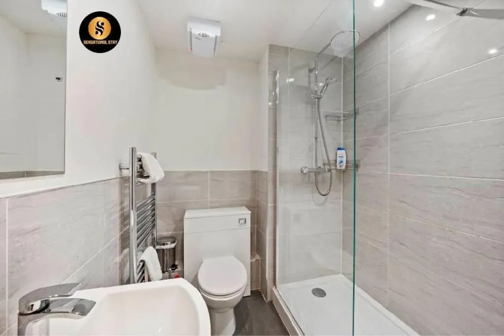 4 Separate Beds, Sleeps 6, Beautiful 2 Bed Apt エディンバラ 0*,  イギリス