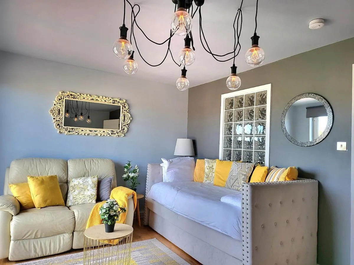 아파트 4 Separate Beds, Sleeps 6, Beautiful 2 Bed Apt 에든버러